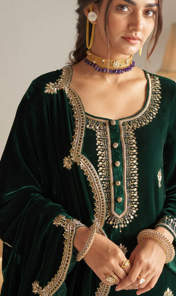 Khizaan Embroidered Emerald Green Straight Kurta Set With Scalloped Shawl - Set Of 3
